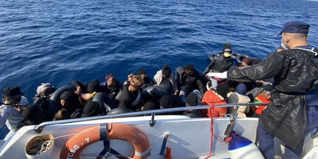 Geri itilen 100 düzensiz göçmen kurtarıldı