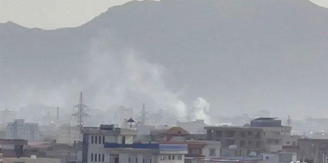 Afganistan'ın başkenti Kabil'deki havalimanı yakınlarına 5 roket düştü