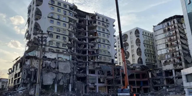 Diyarbakır’da hasarlı yapıların yıkım işlemleri durduruldu