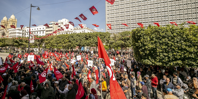 Tunus Cumhurbaşkanı Said'in olağanüstü kararları "Şehitler Günü'nde" protesto edildi