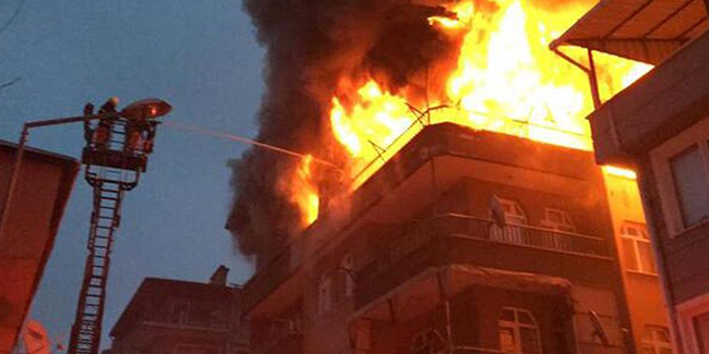 Gediz'de yangın: 3 katlı bina kül oldu