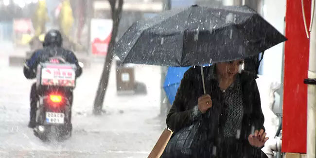 İstanbul'da 4 saat içinde kuvvetli yağış uyarısı