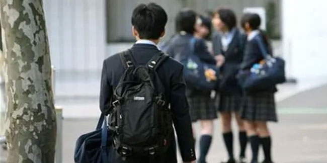 Tokyo'da 100 yıl sonra öğrencilere kılık-kıyafet serbestisi getirildi