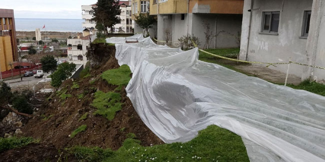 Trabzon'da heyelanı önlemek için toprağa naylon serdiler