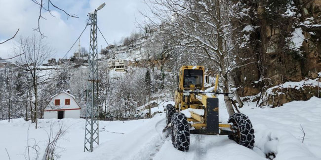 Doğu Karadeniz'de 567 köy ve mahalle yolu ulaşıma kapandı