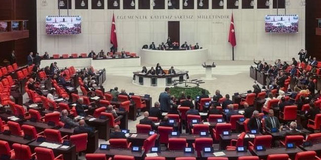 Kübra Par'dan AKP'ye 15 Temmuz tepkisi: Nasıl ikna edeceksiniz