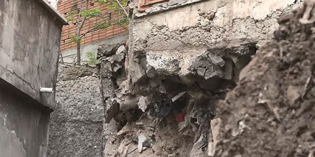 Eyüpsultan'da istinat duvarı çöktü, 5 bina tahliye edildi