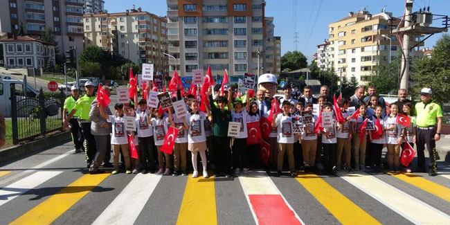 Trabzon'da yaya geçitleri kırmızıya boyandı
