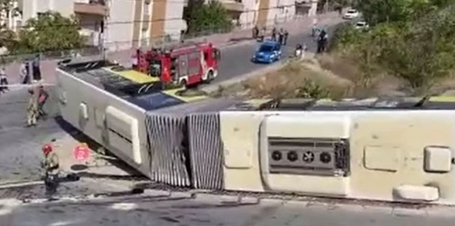 İstanbul'da yolcu dolu belediye otobüsü devrildi!