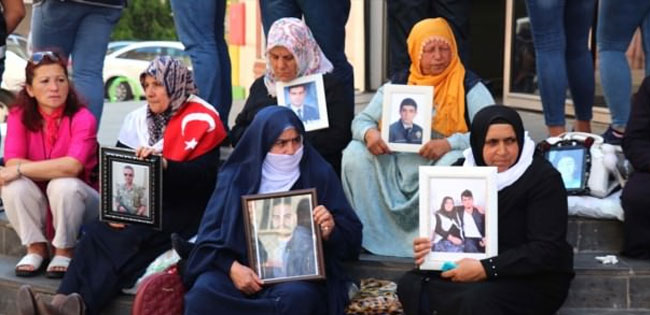 HDP'nin önünde eylem yapan annenin oğlundan acı haber