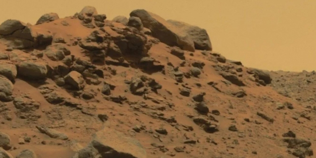 Mars'ta gizemli kayalar: Şiddetli patlamaların işareti olabilir