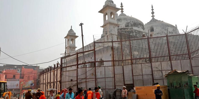 Hint mahkemesinden skandal karar: Cami etrafında toplanmayı yasakladı