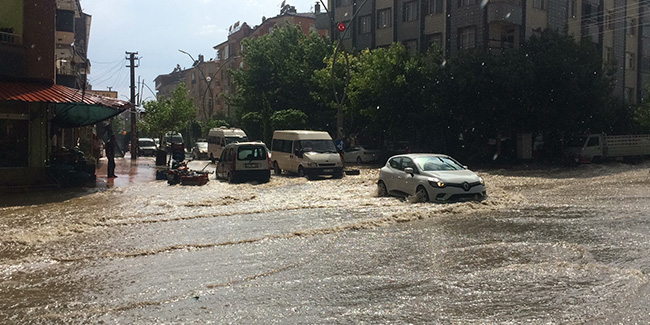 Elazığ'da şiddetli yağış sele neden oldu 