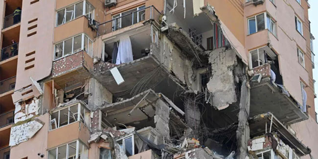 Rus füzesinin 26 katlı binayı vurduğu an! Dünya şokta