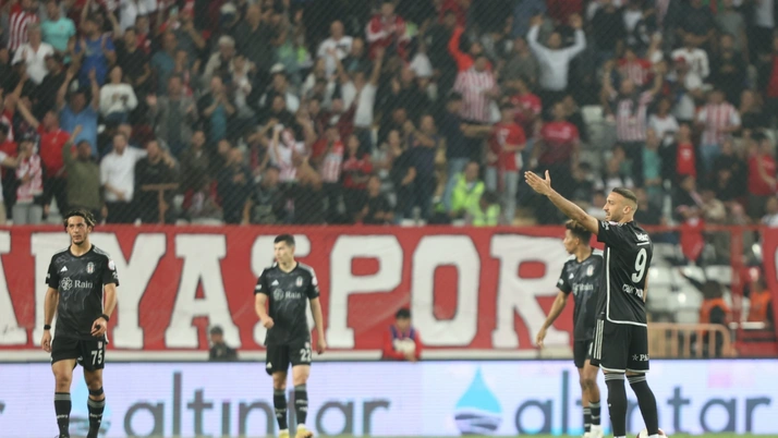 Beşiktaş, Antalyaspor deplasmanında ağır yara aldı
