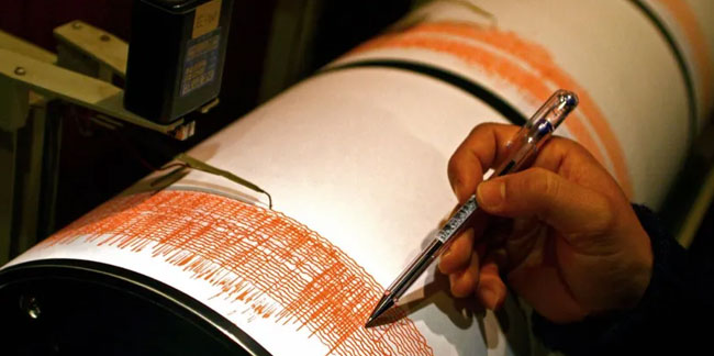 Ege'de 5 büyüklüğünde deprem! İstanbul ve İzmir de sallandı