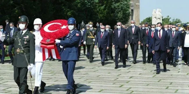 Cumhurbaşkanı Erdoğan ve devlet erkanı Anıtkabir’e çıktı