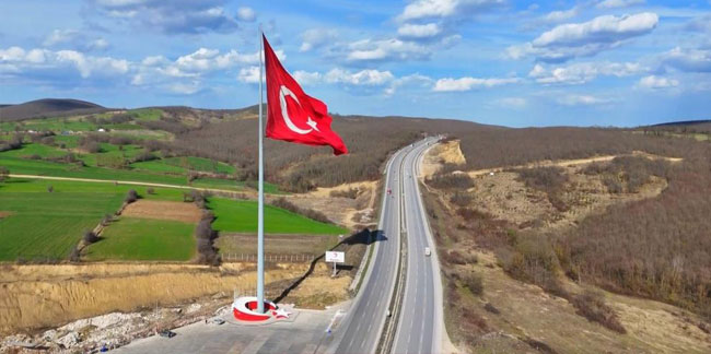 'Türkiye'nin en büyük bayrağı' Samsun'da