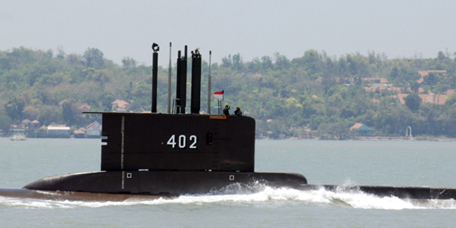 Endonezya’da enkazı bulunan denizaltındaki 53 kişi hayatını kaybetti