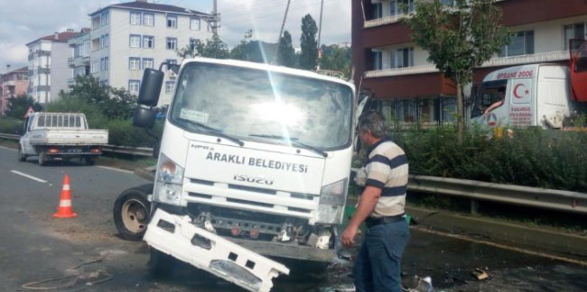 Araklı Belediyesi çöp kamyonu, Of'ta kaza yaptı!