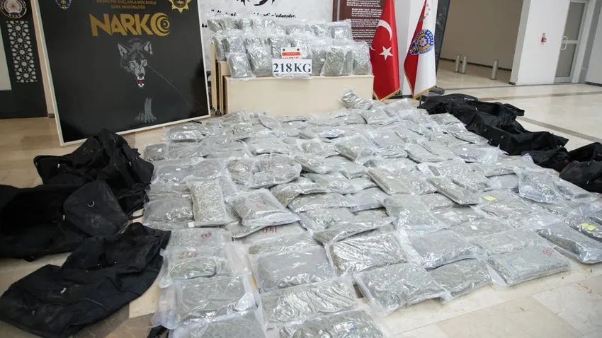 Edirne'ye valizler dolusu uyuşturucu sokacaklardı: 218 kilogram skunk ele geçirildi