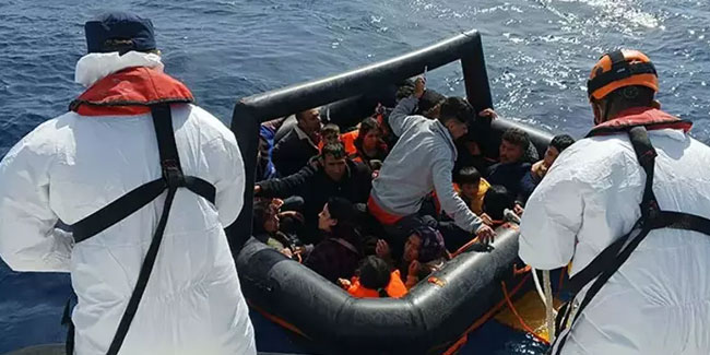 Yunanistan'ın geri ittiği 24 göçmen kurtarıldı