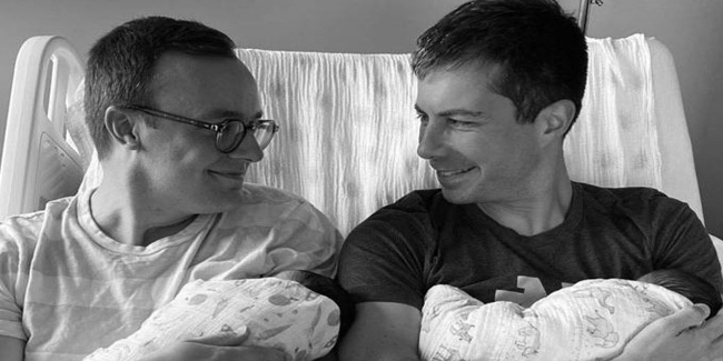 ABD Ulaştırma Bakanı, erkek partneriyle beraber ikiz bebeklerinin doğumunu duyurdu