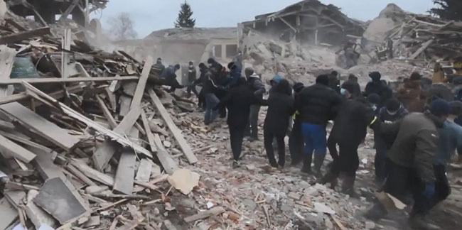 Suriye değil burası Ukrayna! Rus güçleri bir kasabayı yerle bir etti