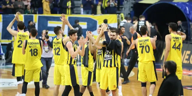 Fenerbahçe'de bazı basketbolcularda koronavirüs belirtilerine rastlandı