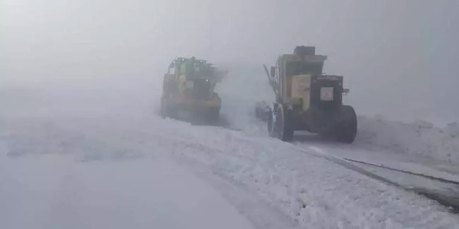 Van'da kar esareti: 145 yerleşim yerinin yolu kardan kapandı