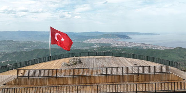 Türk bayrağı Yoroz’a yakıştı