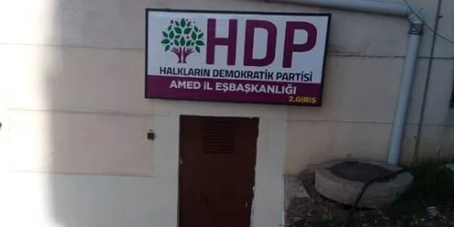 HDP'nin bu tabelası Diyarbakır annelerini ayaklandırdı