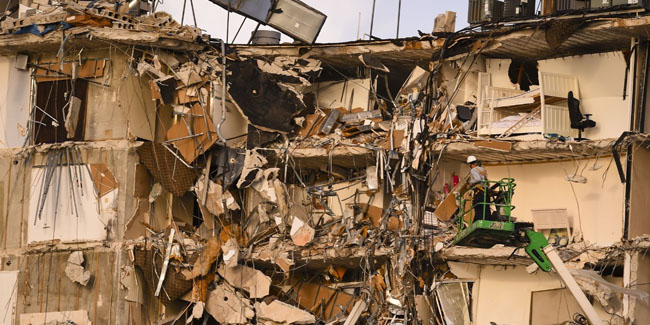 Çöken binada enkaz altında kalan 159 kişiden haber alınamıyor