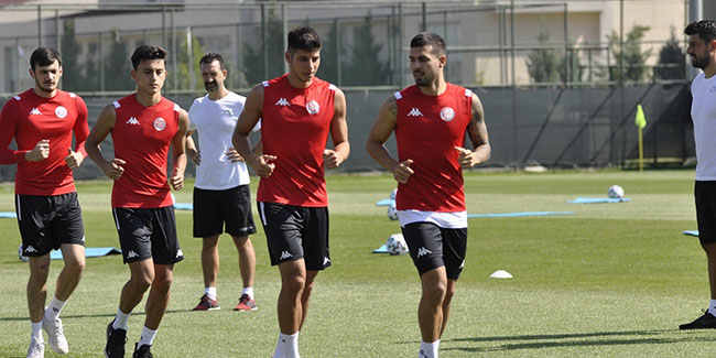 Antalyaspor, Afyonkarahisar kampında ilk antrenmanına çıktı