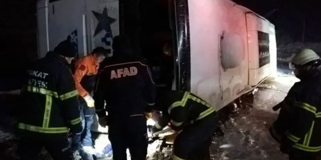 Kontrolden çıkan yolcu otobüsü devrildi: 1 ölü, 13 yaralı