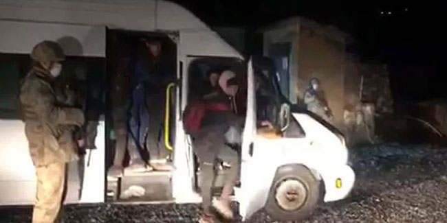 Minibüsten 63 kaçak göçmen çıktı