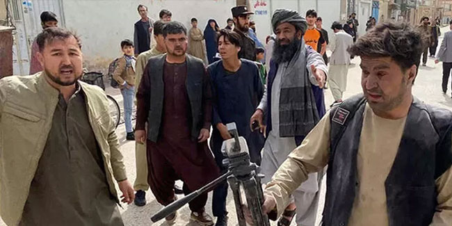 Afganistan'da gazetecilere bombalı saldırı!