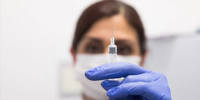 Gönüllülere Kovid-19 aşısı uygulanmaya başladı