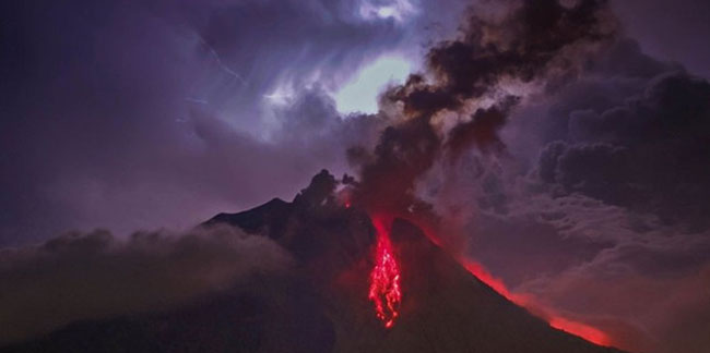 Endonezya'da Sinabung Yanardağı'nda patlama