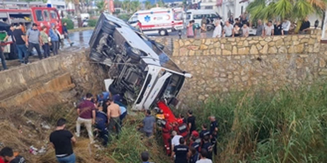 Bodrum'da feci kaza! Midibüs dere yatağına devrildi: 23 yolcu yaralandı.