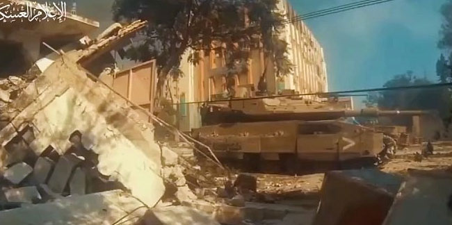 Hamas militanının İsrail tankına patlayıcı attığı anlar kamerada