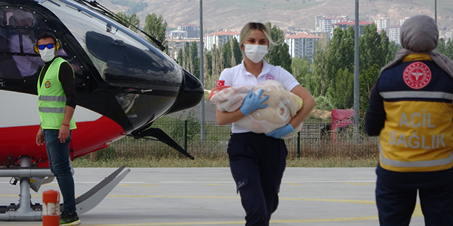 Ambulans helikopter 1 buçuk aylık bebek için havalandı