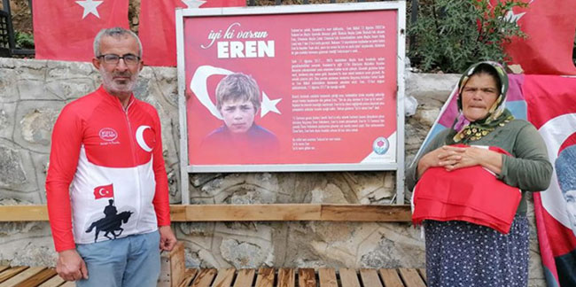 Şehitler anısına bisiklet yolculuğu yapan kişi Eren Bülbül'ün mezarına gitti