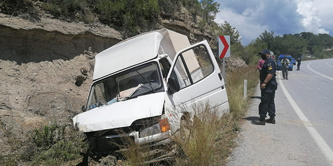 Antalya'da kamyonet kazası: 1 yaralı