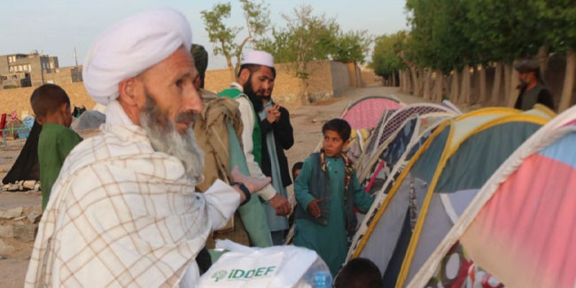 Afganistan'da çadırlarda kalan ailelere iftar ikramı