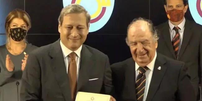 Galatasaray Başkanı Burak Elmas mazbatasını aldı