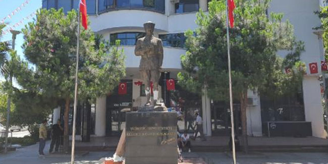 Trabzon'da Atatürk heykeline saldıran şüpheli, sabıkalı çıktı