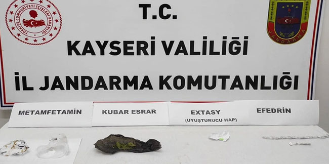 Kayseri'de uyuşturucu taciri şoför koltuğunun altına sakladığı uyuşturucuyla yakayı ele verdi!