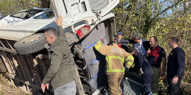 Yolcu minibüsü devrildi: 1 çocuk öldü, 9 yaralı
