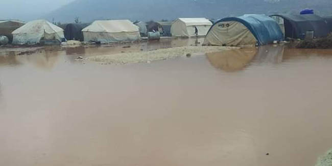 İdlib’teki kampları sel vurdu